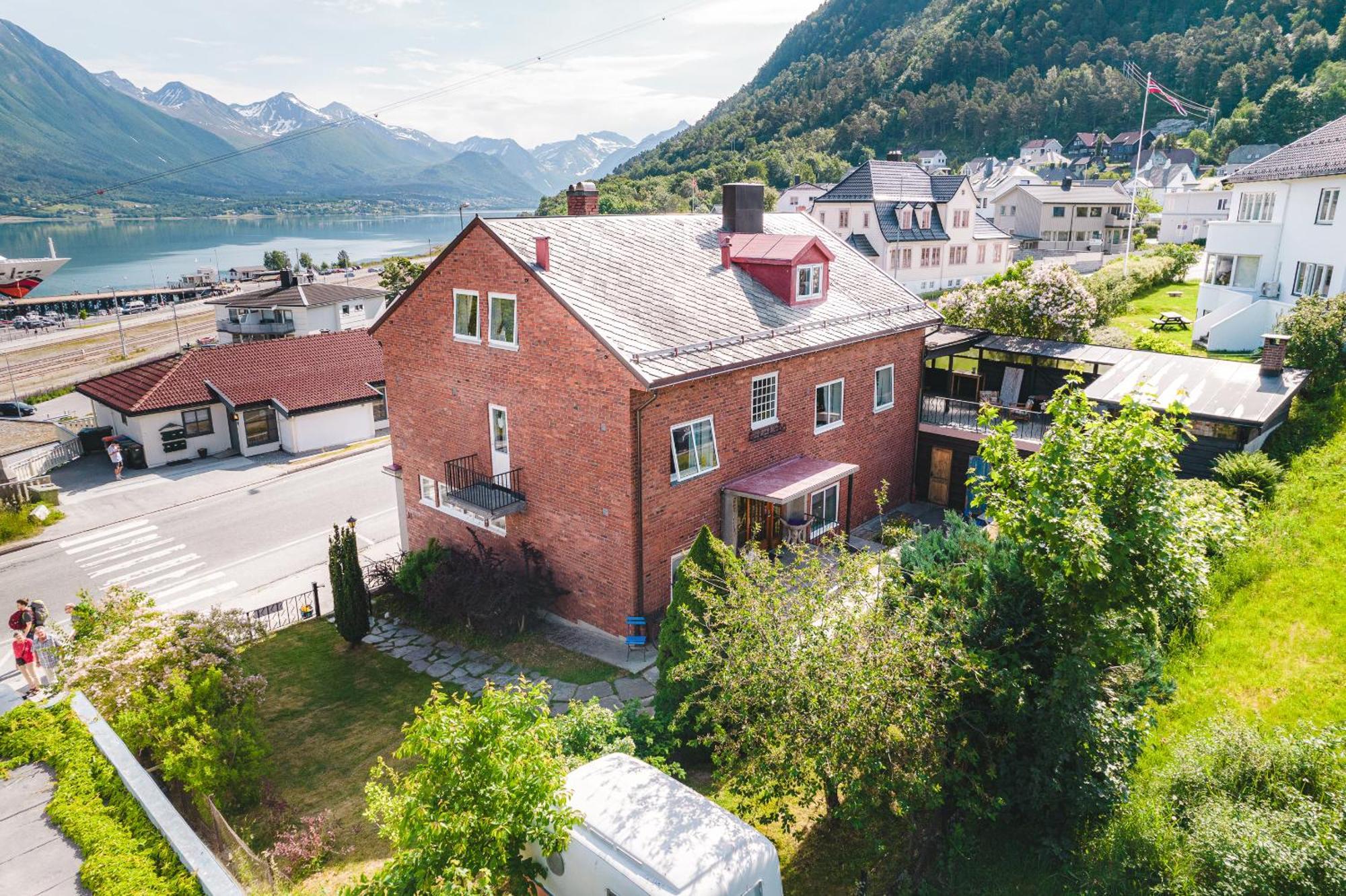 Tiglkak Hostel Åndalsnes Kültér fotó